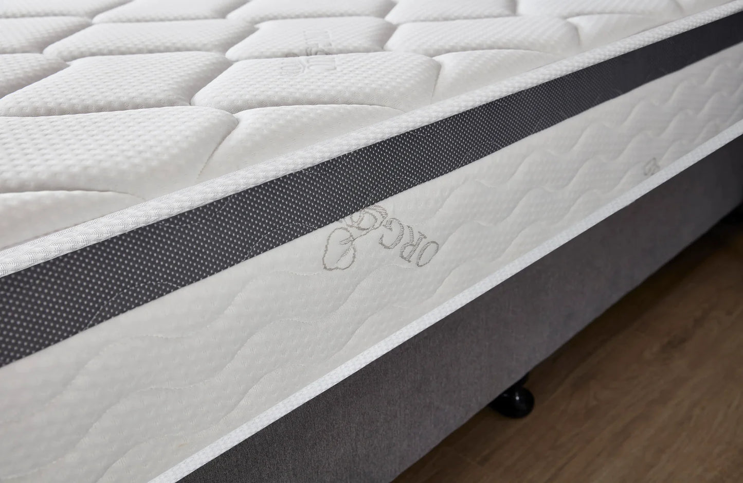 SereneSleep® 10" Cool Memory Foam & Spring Hybrid Mattress With Breathable Cover - Firm Mattress